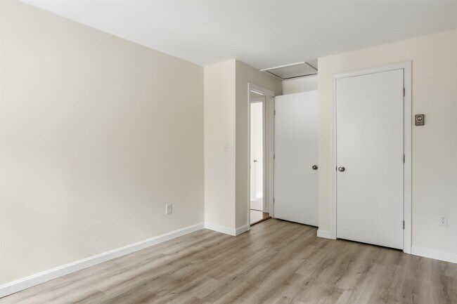 Building Photo - 4 Linda Ln