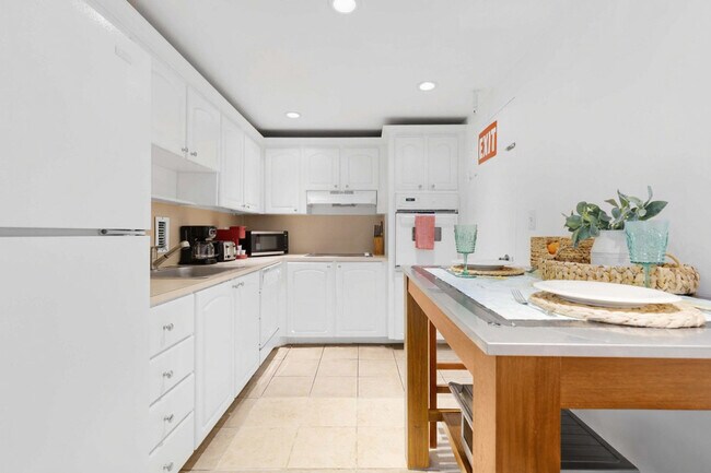 Building Photo - 3801 S Ocean Dr