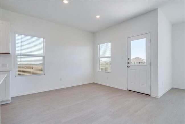 Building Photo - 238 Dreyer