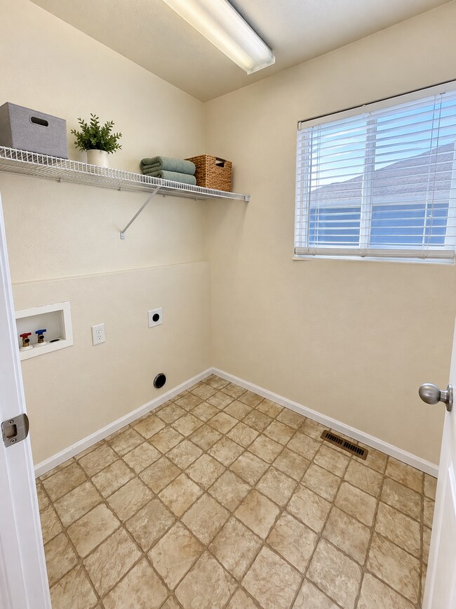 Building Photo - 2145 Clipper Way