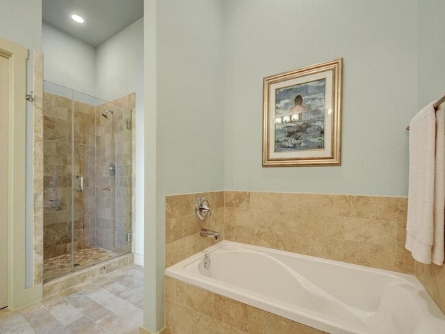 Building Photo - 2520 Bluebonnet Ln