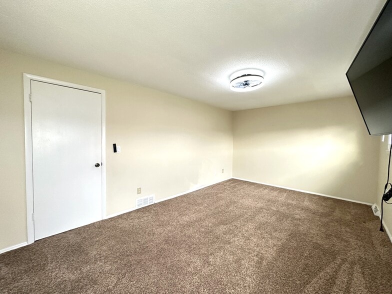 Building Photo - 362 Cameco Cir
