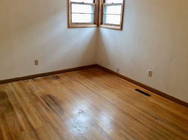 Building Photo - Single Family Home