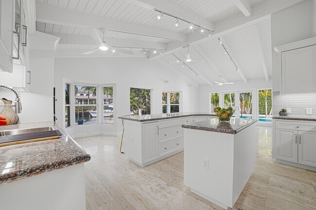 Building Photo - 2519 Barcelona Dr