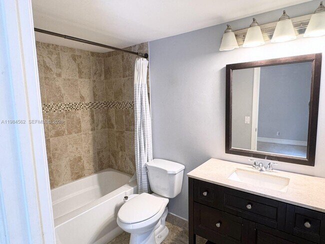 Building Photo - 1455 Holly Heights Dr