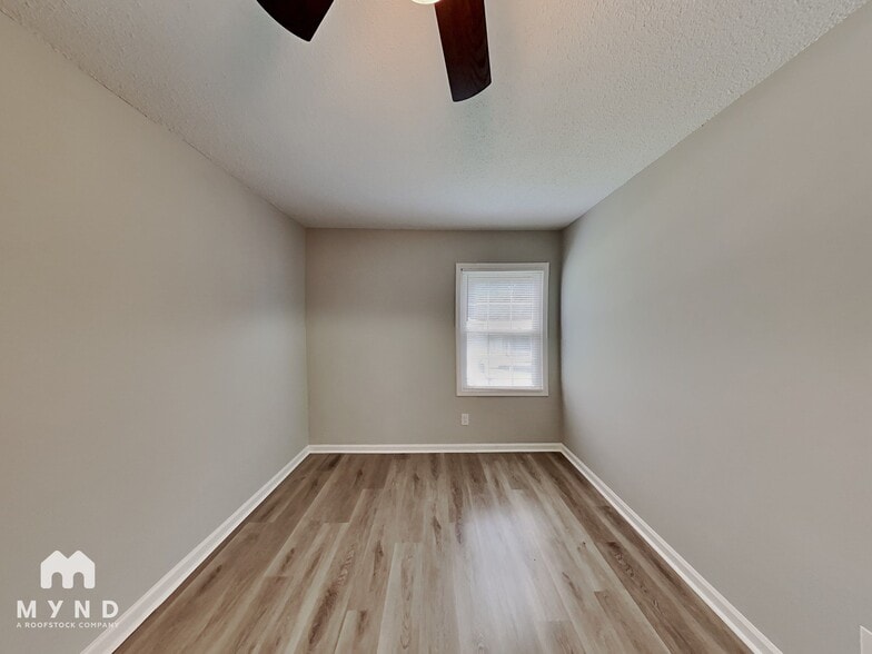 Building Photo - 300 Anne Ave