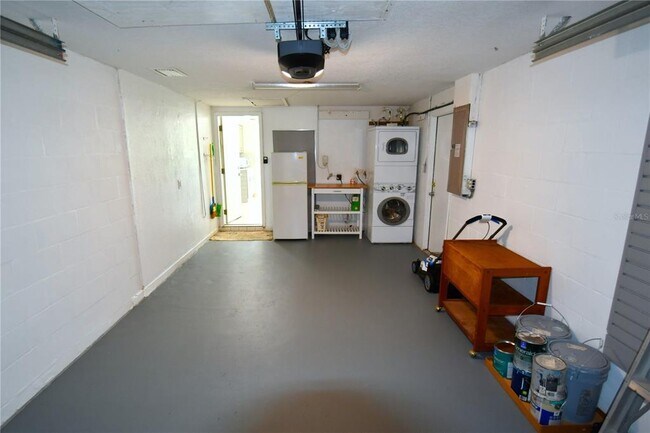 Building Photo - 3839 Star Island Dr