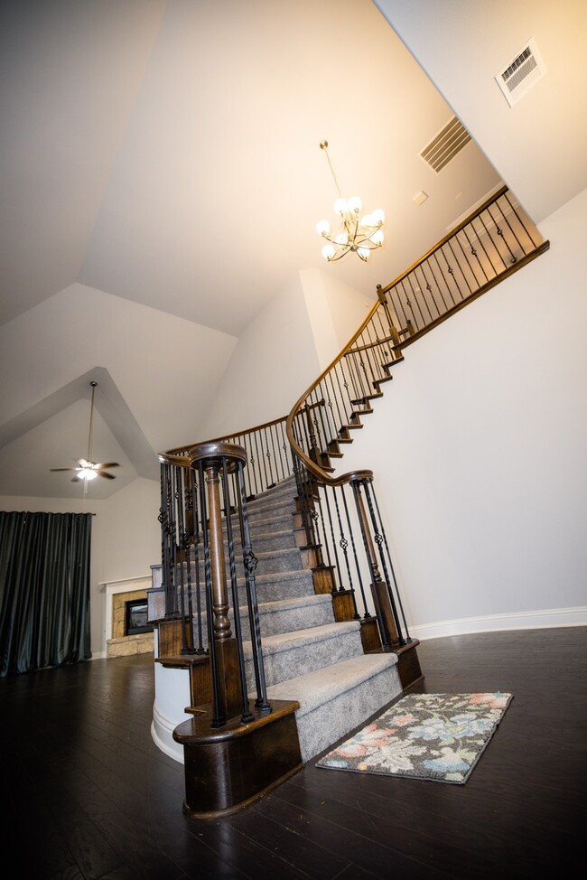 Building Photo - 13923 Hopewell Dr