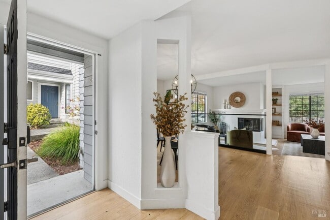 Building Photo - 93 Ashford Ave