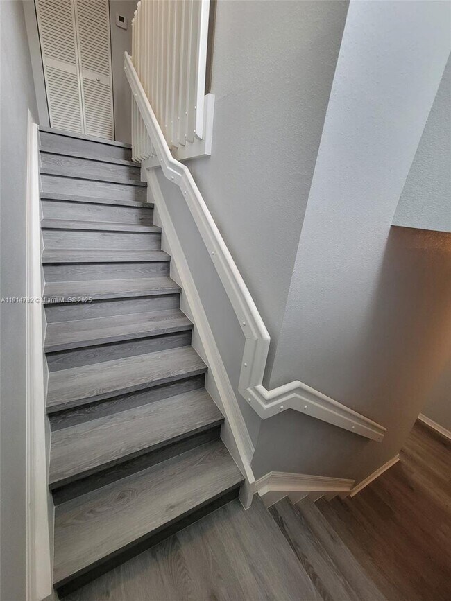 Building Photo - 751 SE 2nd St