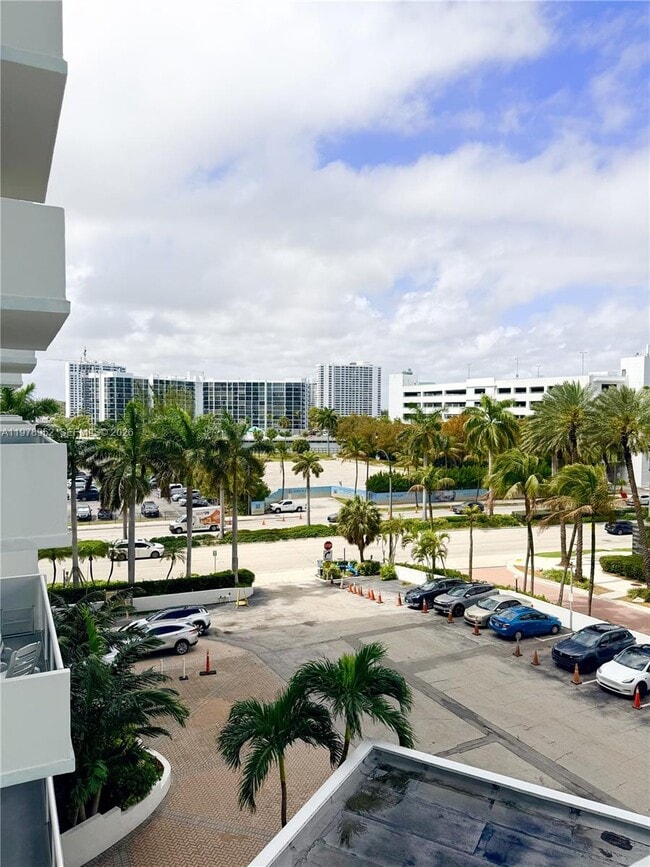 Building Photo - 3725 S Ocean Dr