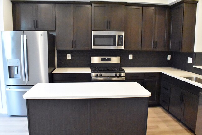 Building Photo - Fantastic Fredericksburg Townhome!