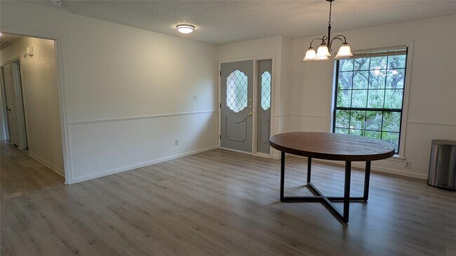 Building Photo - 2738 Oak Haven