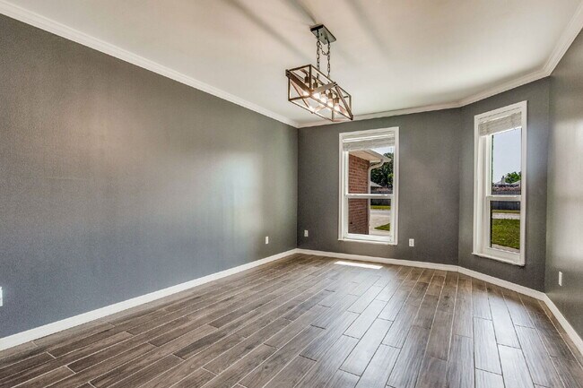 Building Photo - Welcome to your dream home! This stunning 4-bedroom, 3-bathroom residence is perfectly situated n...