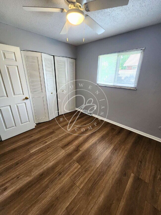 Building Photo - **Beautifully Updated 2-Bedroom Townhome**