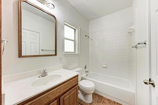 Building Photo - 1906 W 42nd St