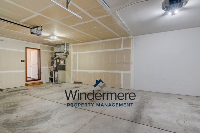 Building Photo - 3 Bedrooms 2 Bath Located In Crosby Commons