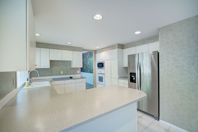 Building Photo - 4Bd/2.5Ba Sammamish Home
