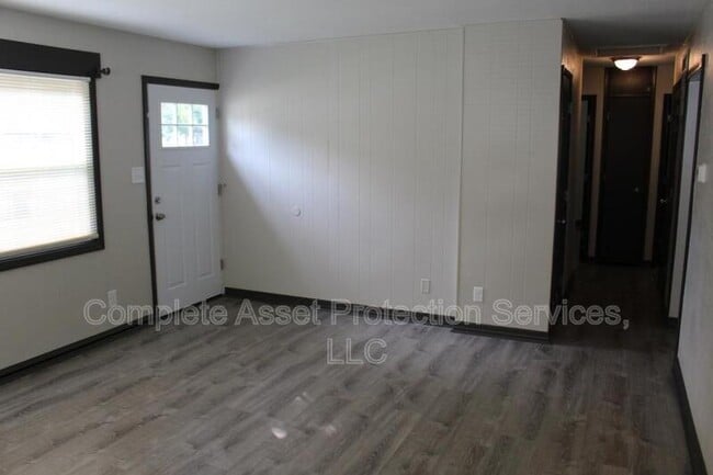 Building Photo - 7752 Catalpa Ave