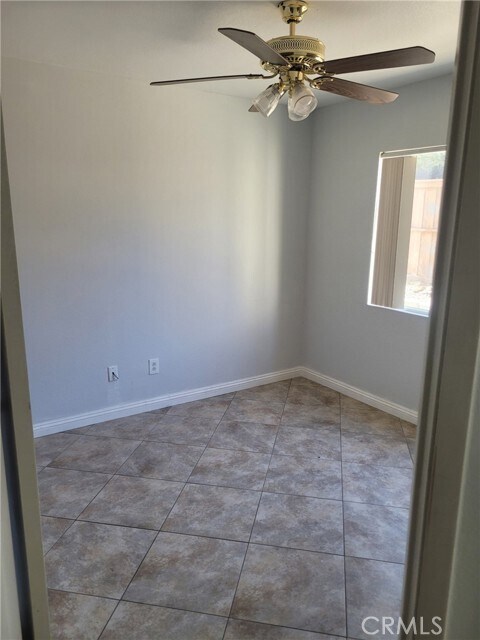 Building Photo - 18885 Oakview Way