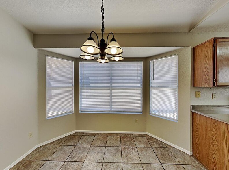 Building Photo - 4245 S Normandie Ln