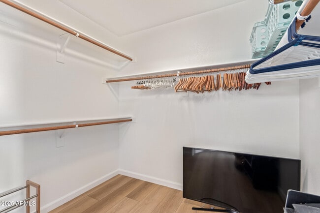 Building Photo - 7978 W Beck Ln