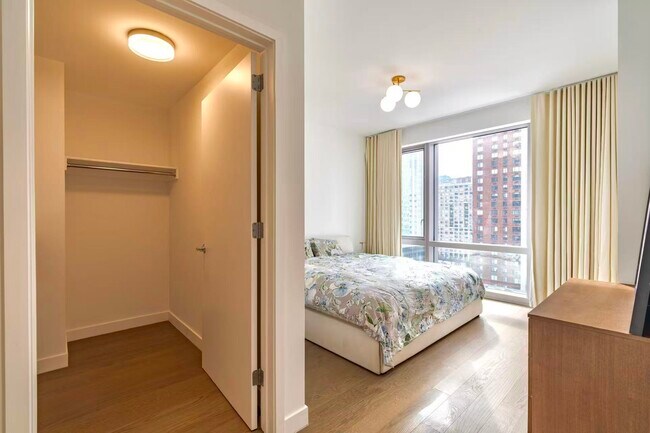 Building Photo - 75 Park Ln S