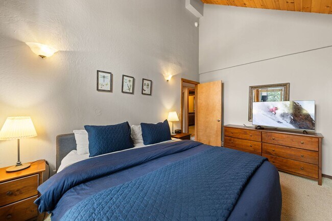 Building Photo - Alpine Meadows Winter Escape Ski Lease