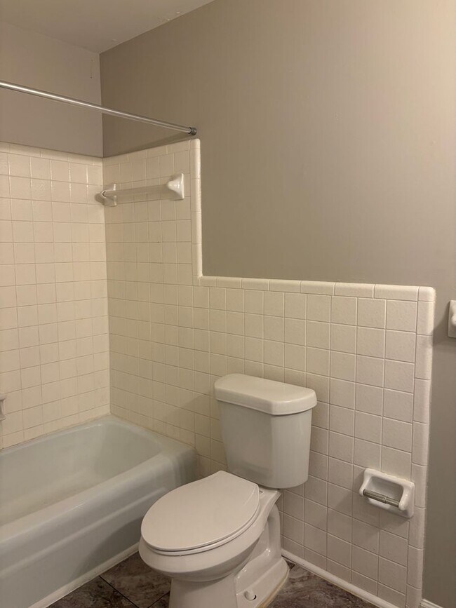 Building Photo - Move-In Ready 4BR/3BA Home with Spacious Layout & Large Yard