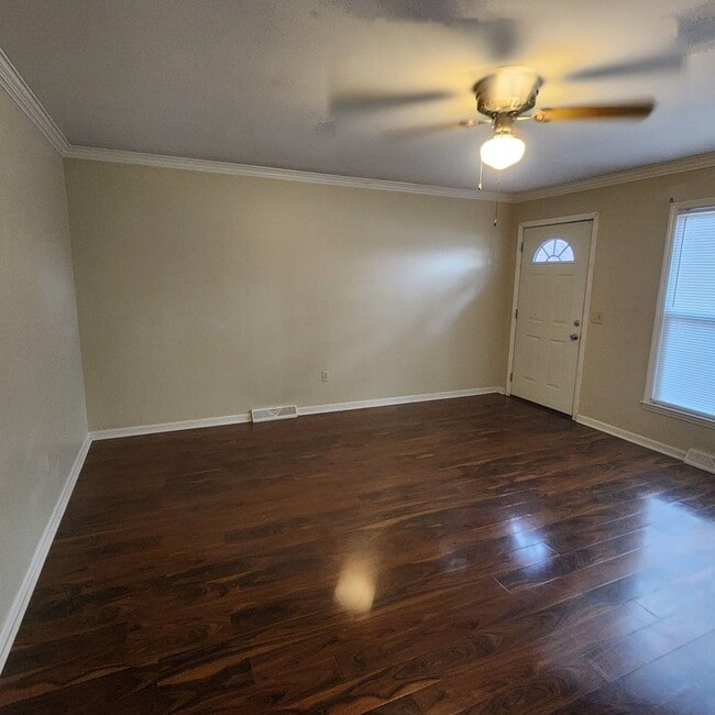 Building Photo - 703 Ikes Rd