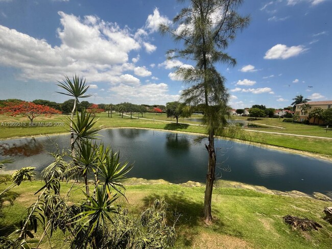 Building Photo - 271 W Park Dr