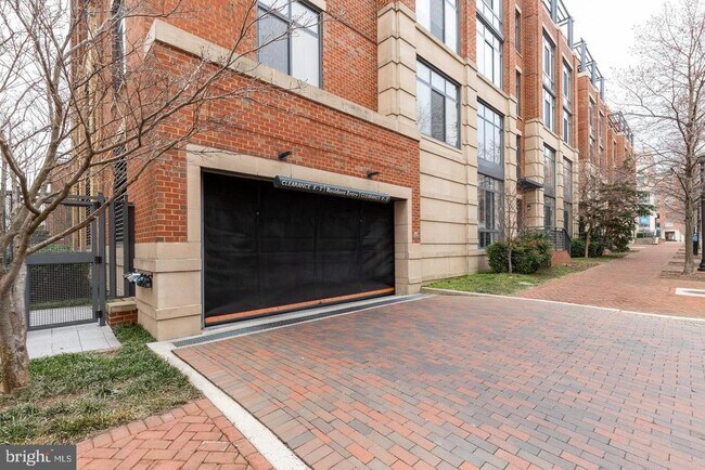 Building Photo - 520 John Carlyle St
