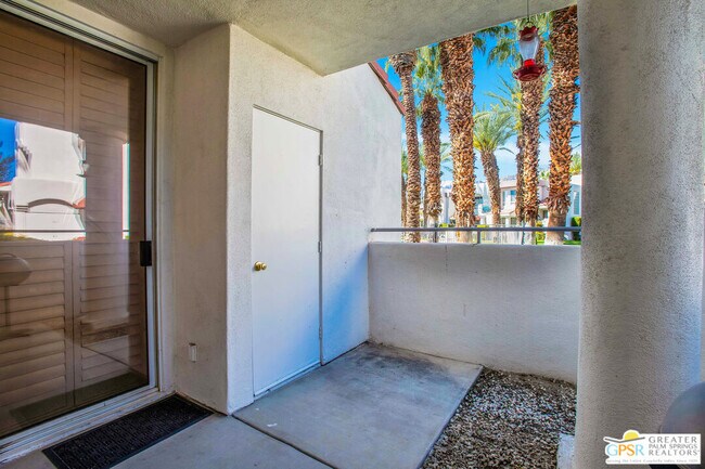 Building Photo - 401 El Cielo Rd