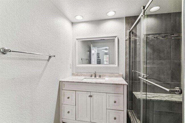 Building Photo - 2421 W Horatio St