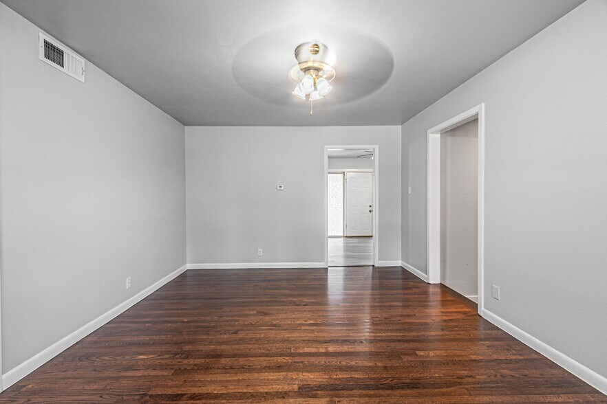 Building Photo - 1828 Baxley Dr