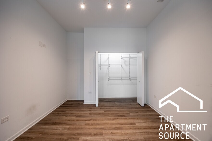 Building Photo - 2550 S Wabash Ave