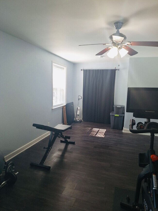 Building Photo - Magnificent Four Bedroom Home - Minutes Away from Numerous Attractions!