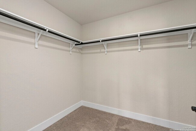 Building Photo - 4 Bedroom/2 Bath BrookStone Creek Subdivision