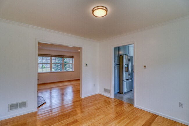 Building Photo - THIS IS THE ONE YOU HAVE BEEN WAITING FOR!...