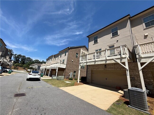 Building Photo - 2520 Great Silver Fir Aly