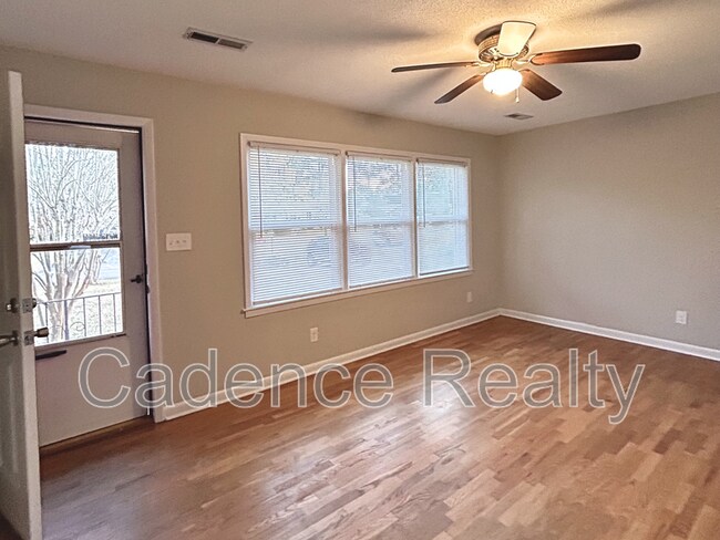 Building Photo - 408 Lynette Dr