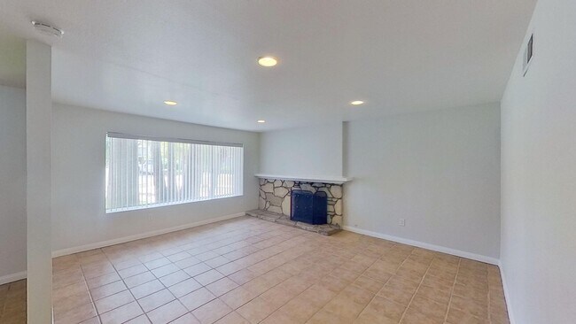 Building Photo - 121 Greentree Ln