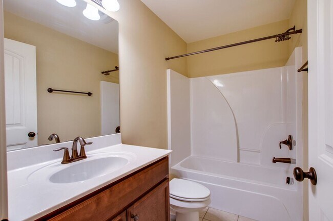 Building Photo - Fantastic brick home located just minutes ...