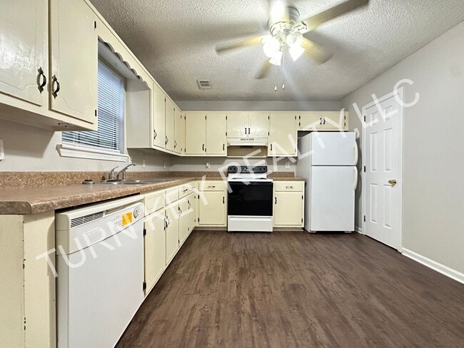 Building Photo - Townhome for rent in Grayson Valley