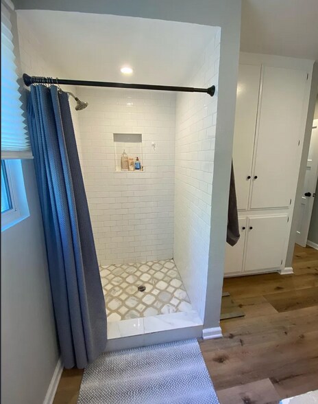 Building Photo - 5840 Allott Ave