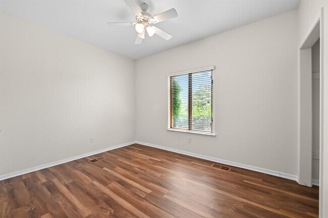 Building Photo - 12753 Burson Dr