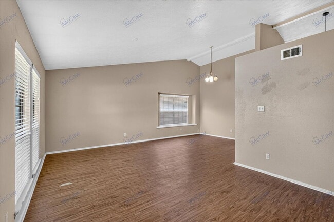 Building Photo - 521 Weaver St