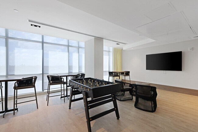 Building Photo - 220 Lake Shore Dr