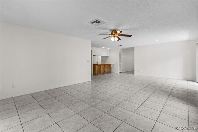 Building Photo - 83 Golfview Dr