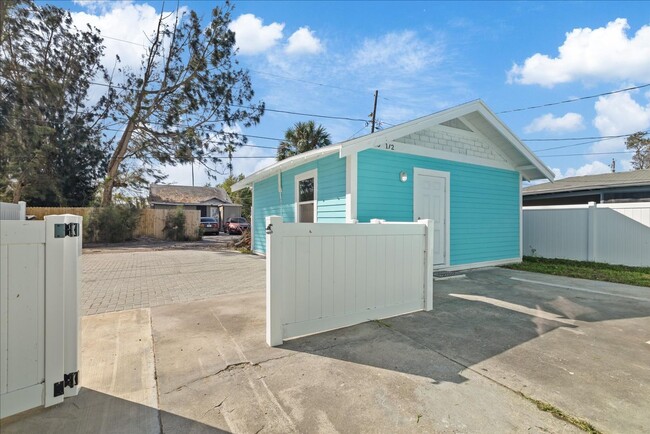 Primary Photo - Charming Detached One-Bedroom with Modern ...